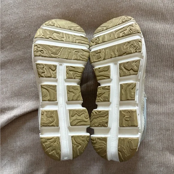 On Running Mint Green Sneakers - Picture 6 of 6